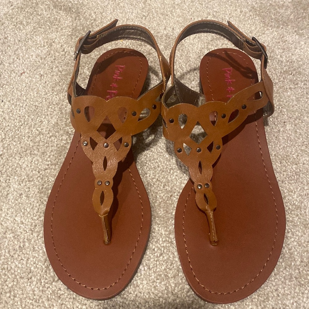Medium Brown sandal with kitten wedge